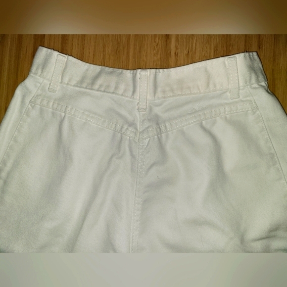 Vintage Size 10 Chic White Denim Shorts. Front Yoke and Pleats! - Picture 5 of 15